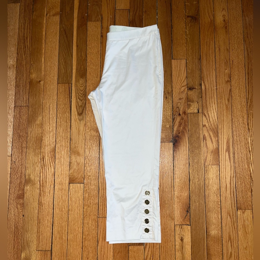 EUC | Tory Burch White Cropped Pants with Decorative Buttons